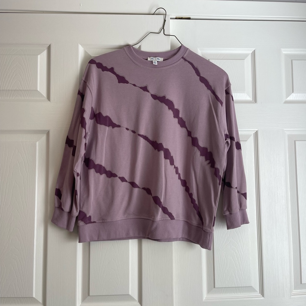 Women’s pullover sweatshirt
